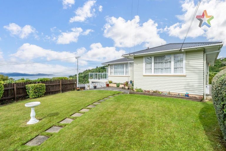 Photo of property in 60 Pokohiwi Road, Normandale, Lower Hutt, 5010