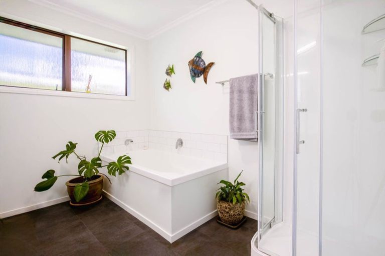 Photo of property in 60 Makora Road, Otaihanga, Paraparaumu, 5036