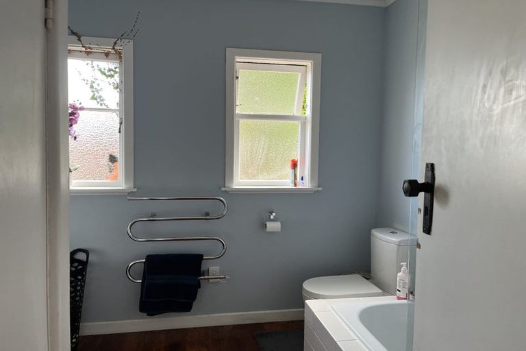 Photo of property in 21 Koromiko Street, New Lynn, Auckland, 0600