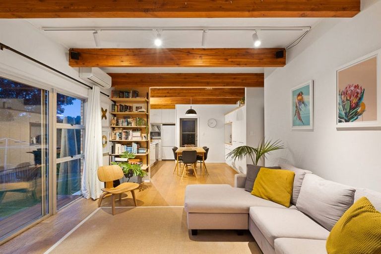 Photo of property in 5 Kotinga Avenue, Glen Eden, Auckland, 0602