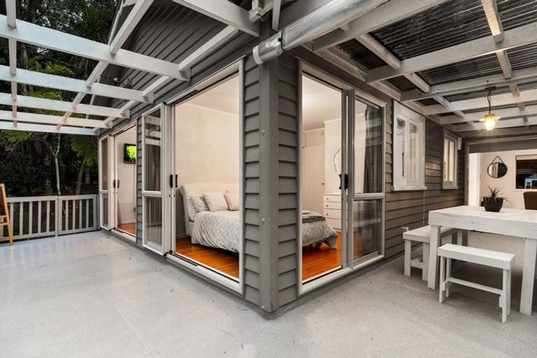 Photo of property in 30 Mahoe Road, Titirangi, Auckland, 0604