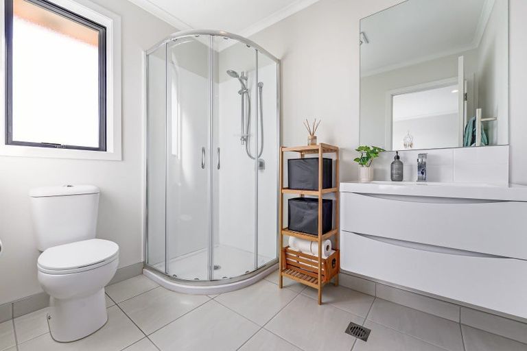 Photo of property in 3 Manawaroa Close, Grandview Heights, Hamilton, 3200