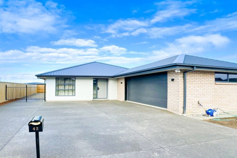 Photo of property in 42 Mehrtens Crescent, Woodend, 7691