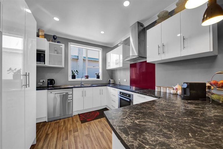 Photo of property in 15 Clifford Street, Hawera, 4610