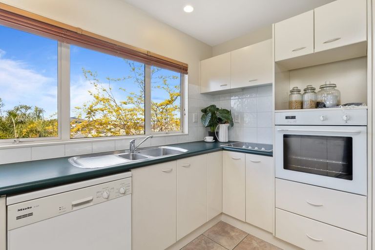 Photo of property in 2/23 Wairau Road, Forrest Hill, Auckland, 0627