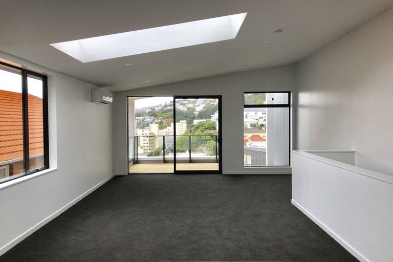 Photo of property in 1/18 Oriental Terrace, Oriental Bay, Wellington, 6011
