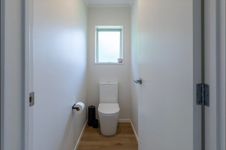 Photo of property in 1a Compass Place, Te Atatu Peninsula, Auckland, 0610