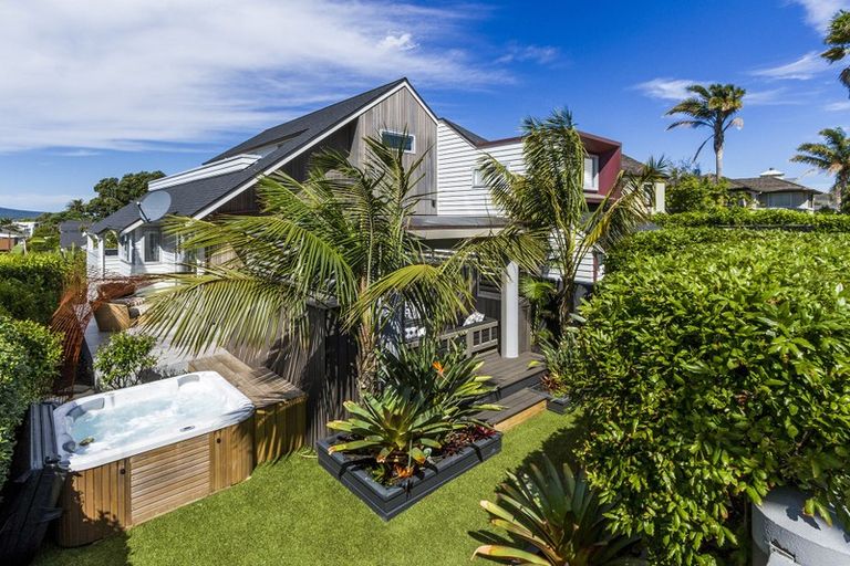 Photo of property in 17 Ocean View Road, Milford, Auckland, 0620
