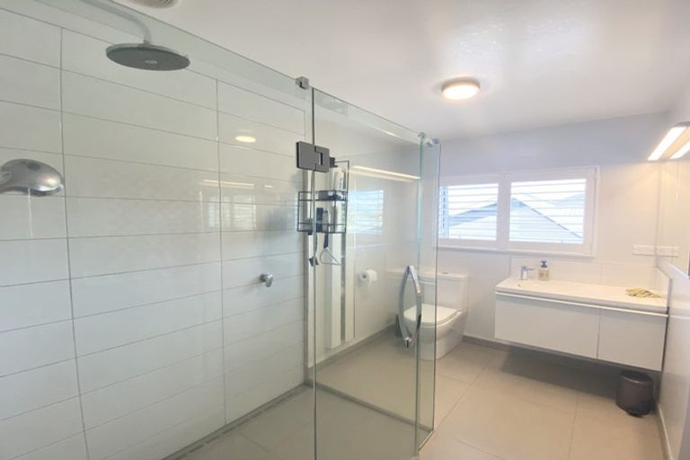 Photo of property in 2/43 Toroa Street, Torbay, Auckland, 0630