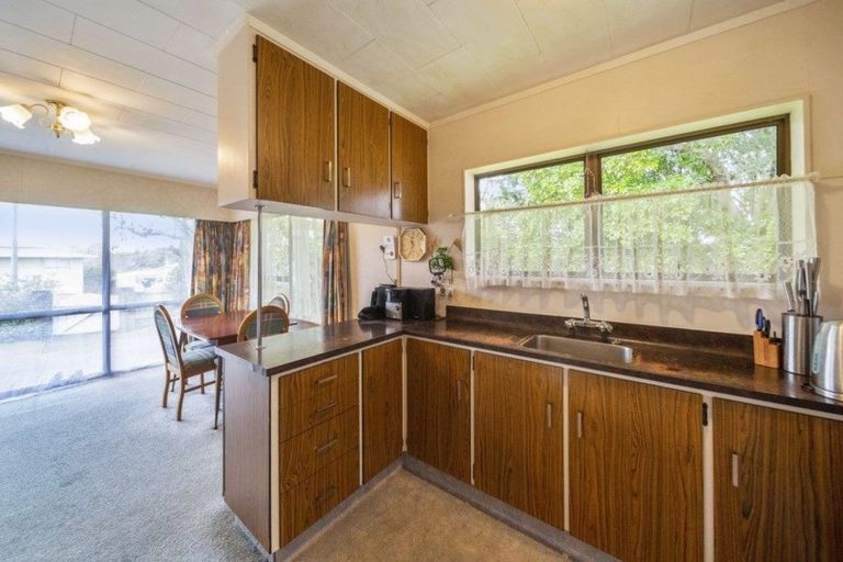 Photo of property in 32 Kauri Street, Merrilands, New Plymouth, 4312
