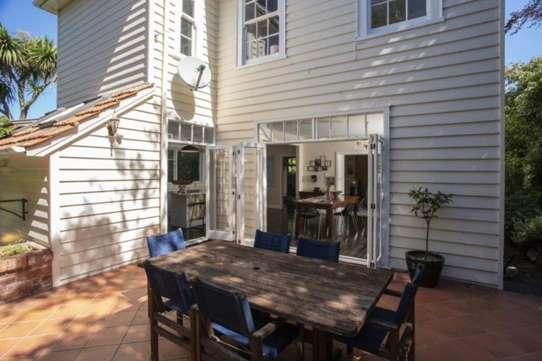 Photo of property in 25 Burnell Avenue, Thorndon, Wellington, 6011