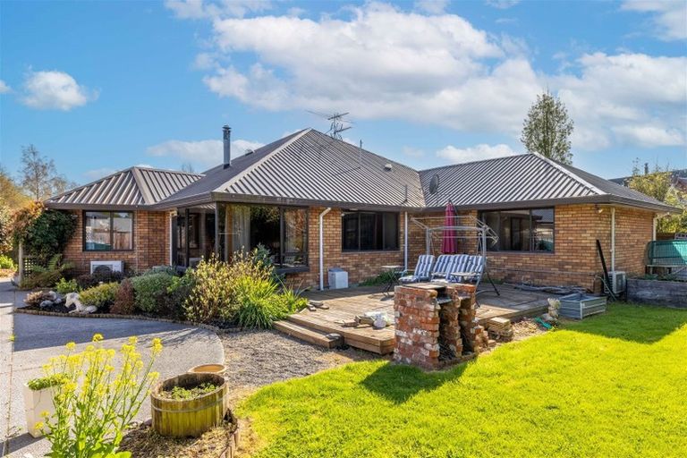 Photo of property in 33 Eders Road, Woodend, 7610