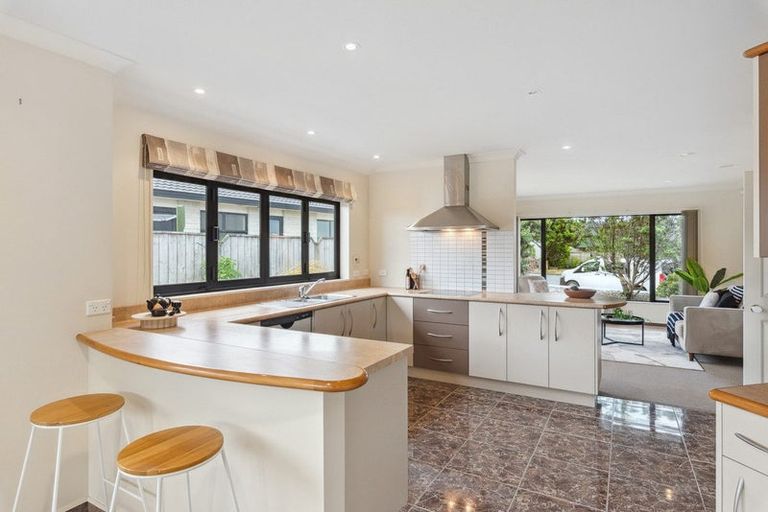 Photo of property in 26 Quadrant Heights, Paraparaumu, 5032