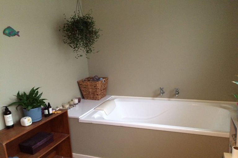 Photo of property in 86 Totara Island Road, Clifton, Balclutha, 9273