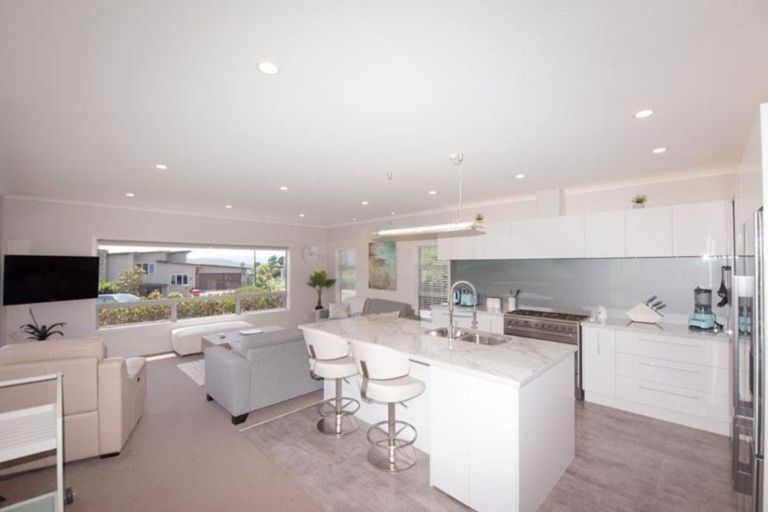 Photo of property in 20 The Fjord, Aotea, Porirua, 5024