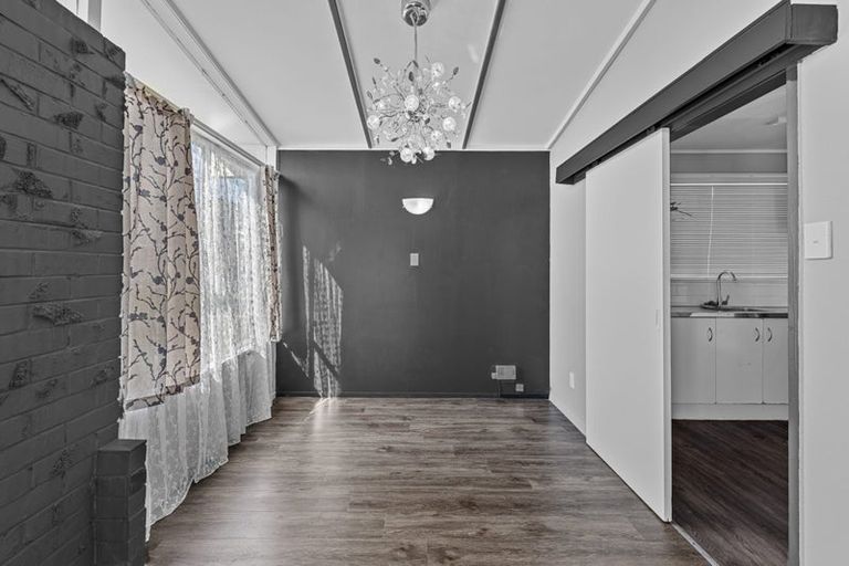 Photo of property in 115 Farquhar Road, Glendene, Auckland, 0602