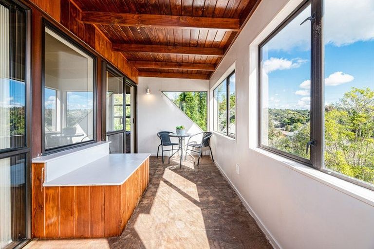 Photo of property in 2/84a Avonleigh Road, Green Bay, Auckland, 0604