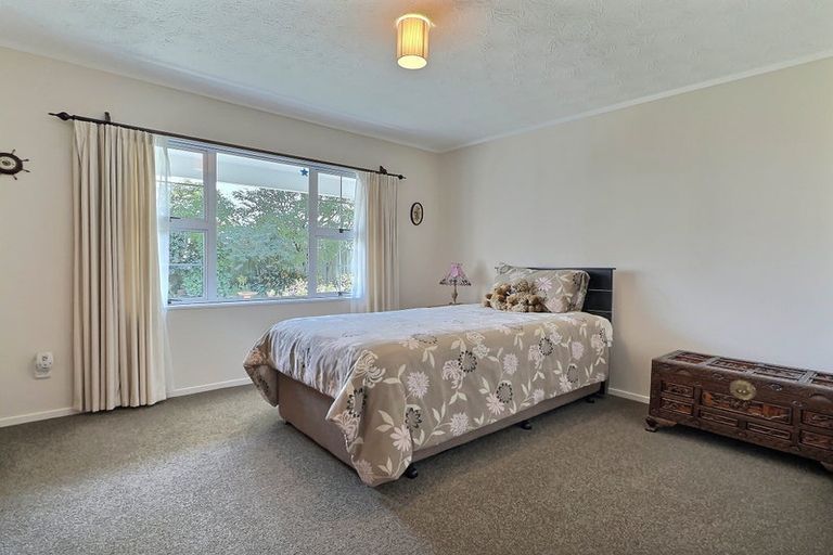 Photo of property in 10 Bassett Place, Taradale, Napier, 4112