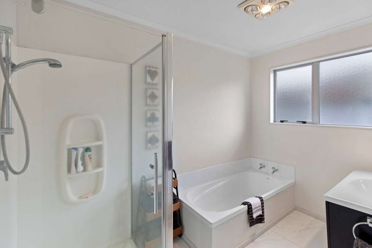 Photo of property in 28 Branigan Parade, Kelvin Grove, Palmerston North, 4414