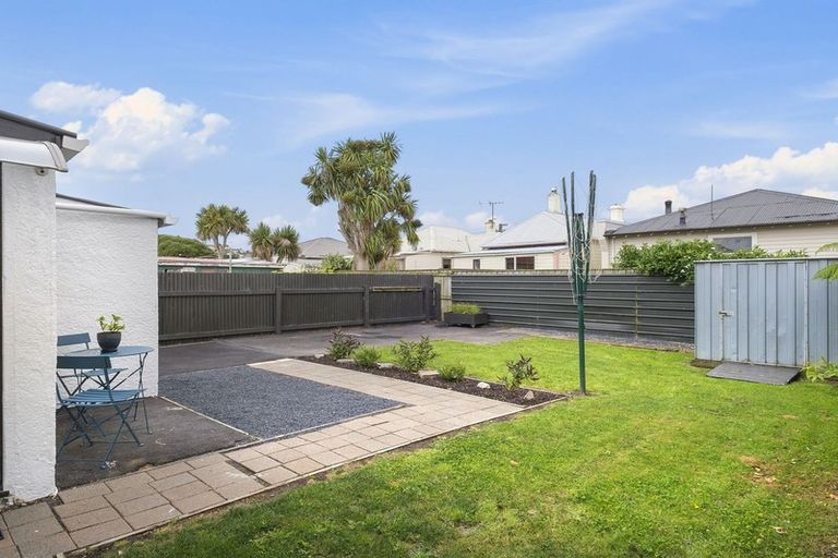 Photo of property in 256 Oxford Street, South Dunedin, Dunedin, 9012