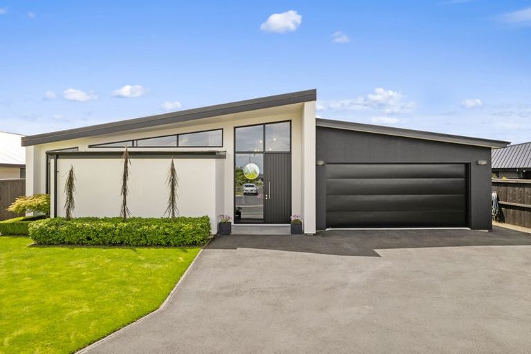Photo of property in 12 Carrick Place, Mosgiel, 9024