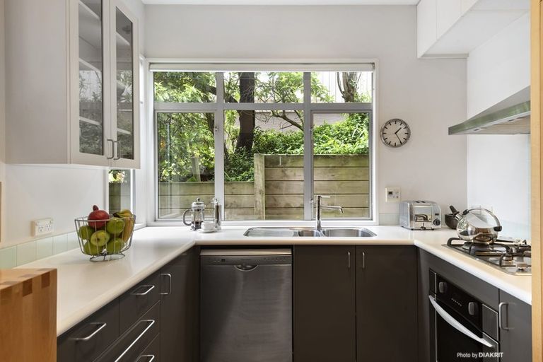 Photo of property in 94a Onslow Road, Khandallah, Wellington, 6035