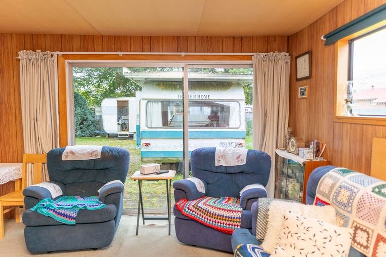Photo of property in 26 Newburn Street, Waikaia, 9778