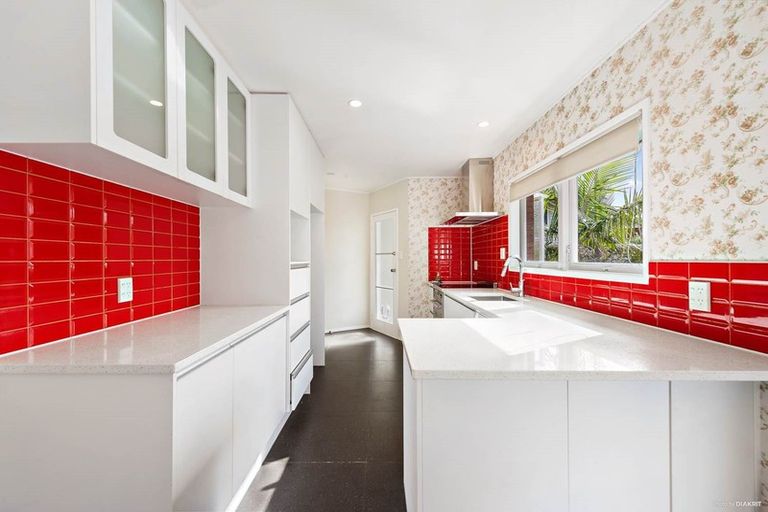 Photo of property in 1 Imatra Place, Sunnyhills, Auckland, 2010