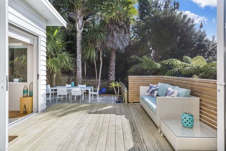 Photo of property in 91f Wade River Road, Stanmore Bay, Whangaparaoa, 0932