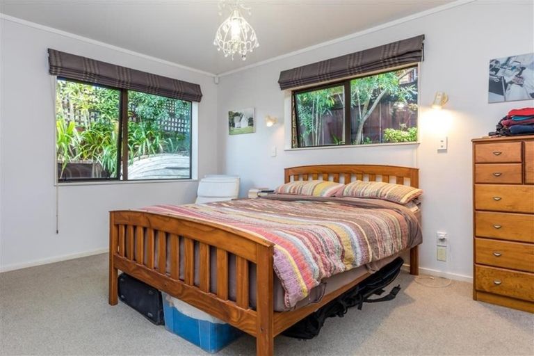 Photo of property in 1/11 Javelin Place, West Harbour, Auckland, 0618