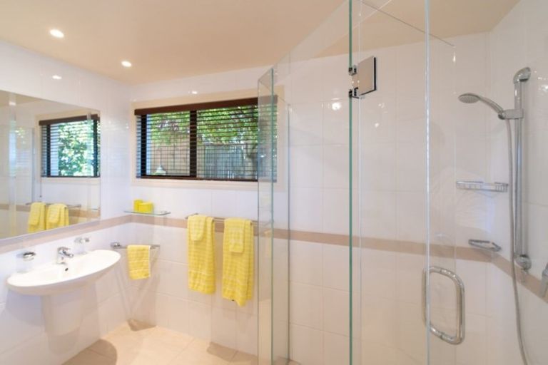 Photo of property in 27 Callender Place, Shelly Park, Auckland, 2014