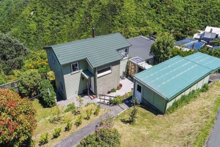 Photo of property in 37 Titiro Moana Road, Korokoro, Lower Hutt, 5012
