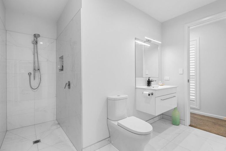 Photo of property in 341 Devonport Road, Tauranga, 3110