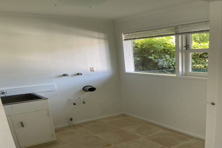 Photo of property in 6 Churton Drive, Churton Park, Wellington, 6037