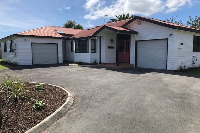 Photo of property in 18 Atarau Grove, Paraparaumu, 5032
