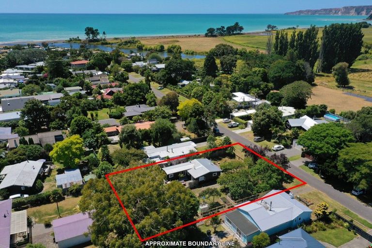 Photo of property in 11-13 Kuku Street, Te Awanga, 4102