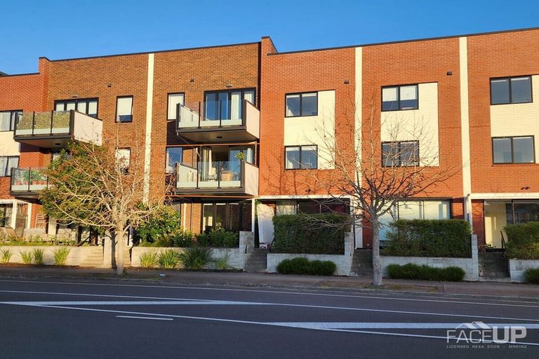 Photo of property in 3/7 Uku Lane, Hobsonville, Auckland, 0616