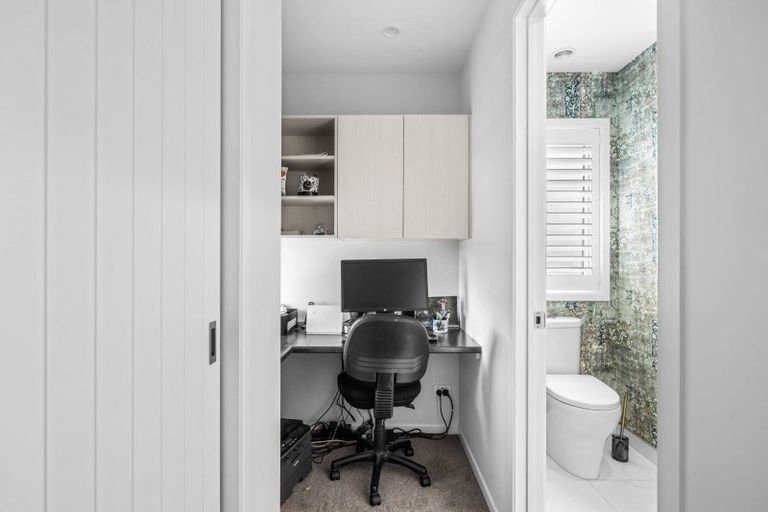 Photo of property in 341 Devonport Road, Tauranga, 3110