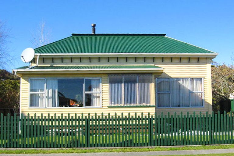 Photo of property in 11 Palmerston Street, Greymouth, 7805