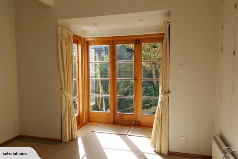 Photo of property in 12 Maire Street, Eastbourne, Lower Hutt, 5013