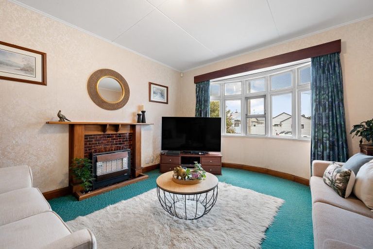 Photo of property in 70 Endeavour Street, Lyall Bay, Wellington, 6022