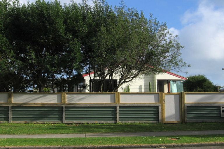 Photo of property in 30 Eruini Street, Waikanae Beach, Waikanae, 5036