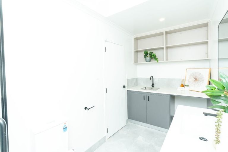 Photo of property in 2/22 Dalgliesh Avenue, Forest Lake, Hamilton, 3200