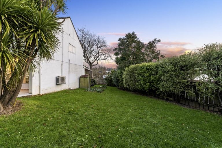 Photo of property in 7/108 West Coast Road, Glen Eden, Auckland, 0602