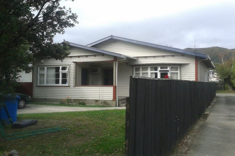Photo of property in 49 Cambridge Terrace, Waiwhetu, Lower Hutt, 5010