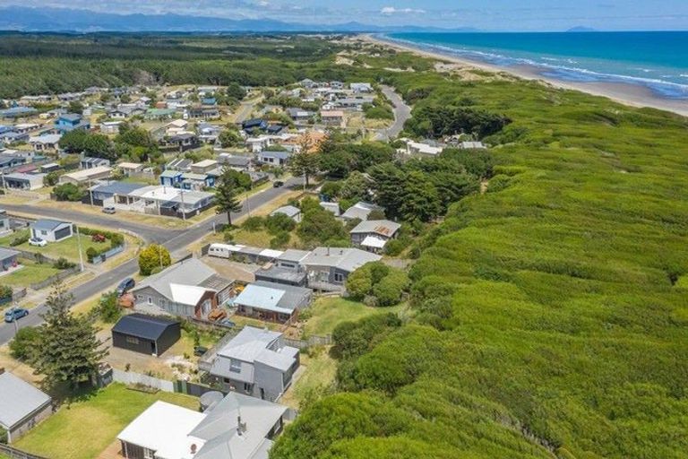 Photo of property in 14 Hunia Terrace, Himatangi Beach, Foxton, 4891
