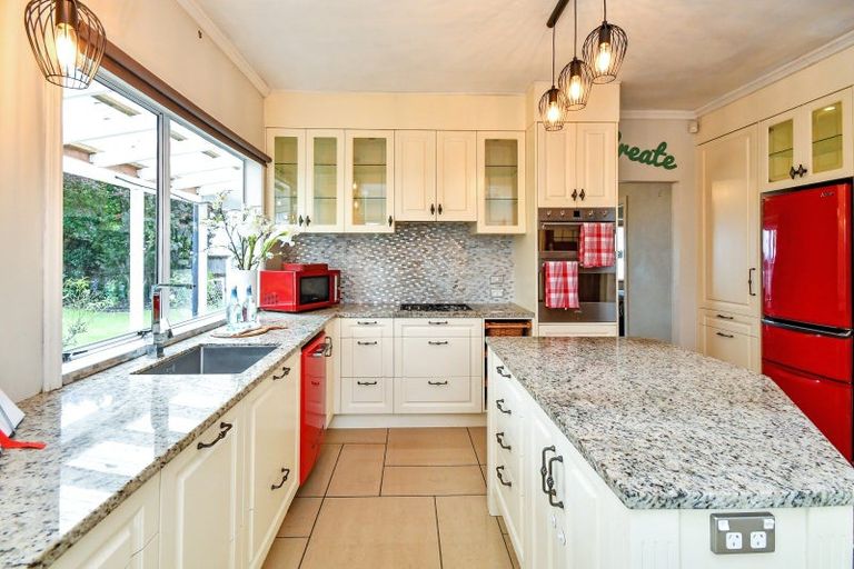 Photo of property in 3 Trentham Road, Papakura, 2110