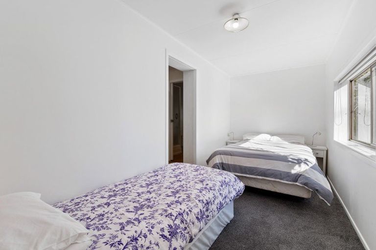 Photo of property in 5 Naera Place, Kawaha Point, Rotorua, 3010