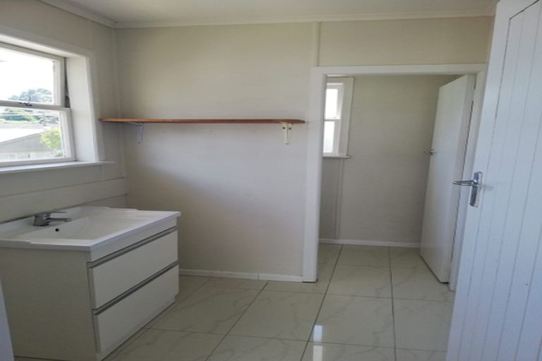 Photo of property in 41 Manuka Road, Bayview, Auckland, 0629