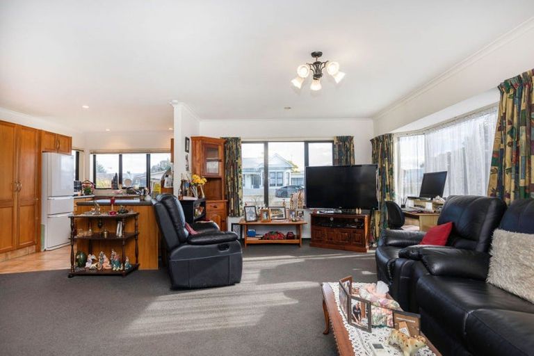 Photo of property in 45 Barraud Street, Dannevirke, 4930